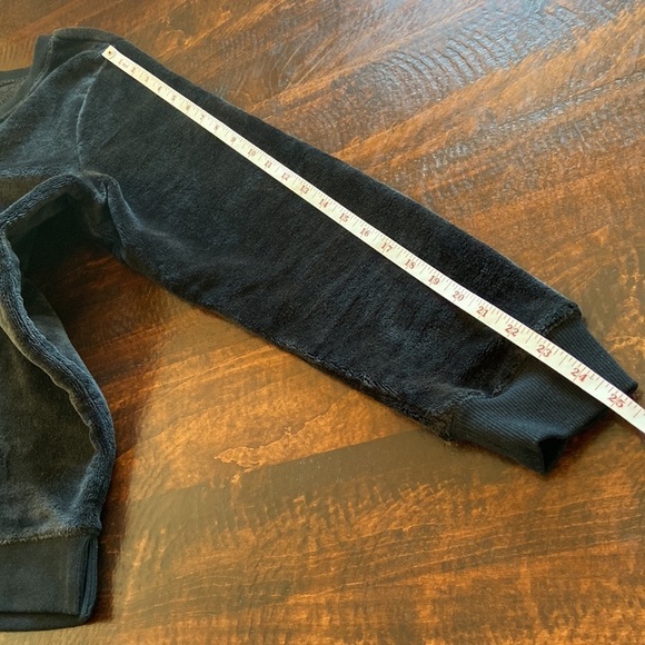 Gaiam Plush Pullover Black Size Medium - Picture 13 of 14